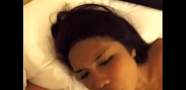  (Real amateur) Thai prostitute gets facial in a hotel